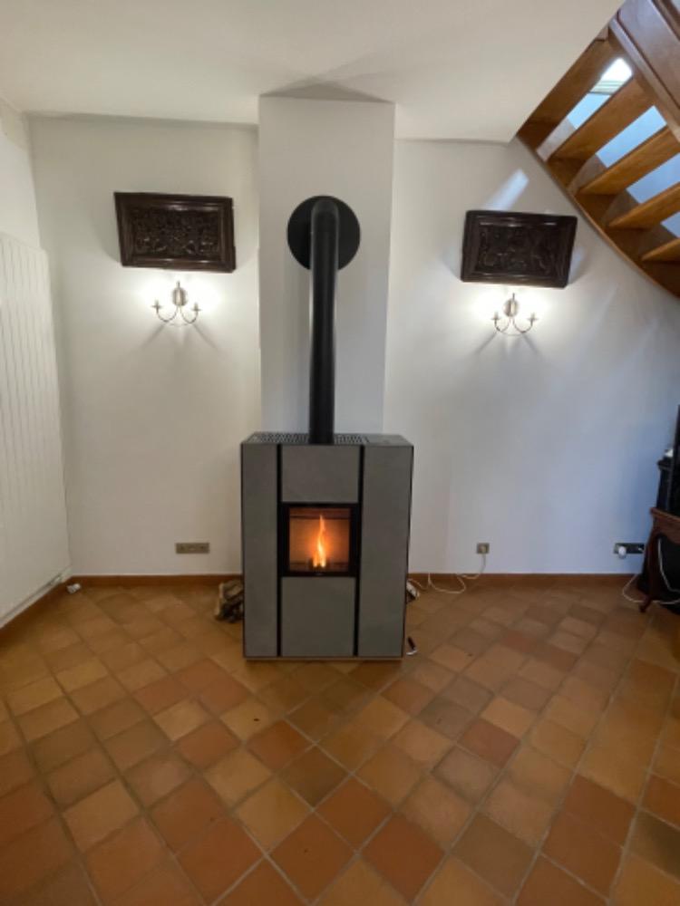 Poêle hybride NOBIS : modèle Unica